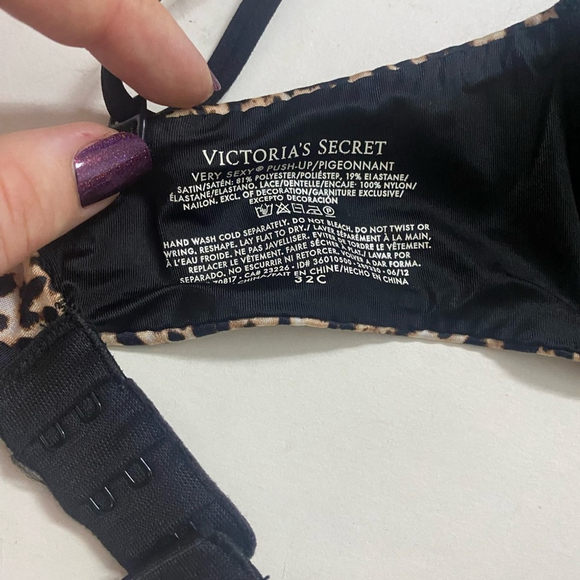 Victoria’s Secret - Very Sexy Satin Push Up Bra - Picture 5 of 6